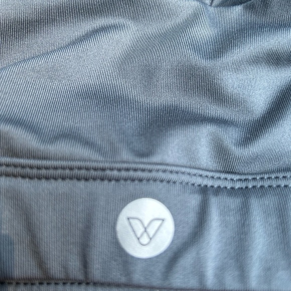 Livi cross strap athletic bra. So 20. Gray. Mesh sides - Picture 2 of 6